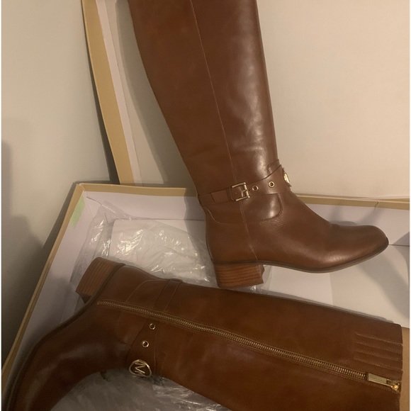 Michael Kors Heather Boots - Picture 4 of 5